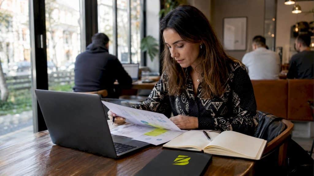Expert en stratégie digitale spécialisé dans l’analyse de contenus web à l’horizon 2026