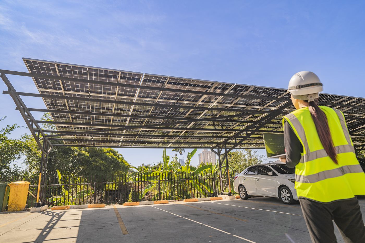 Ombrière de parking avec bornes de recharge
